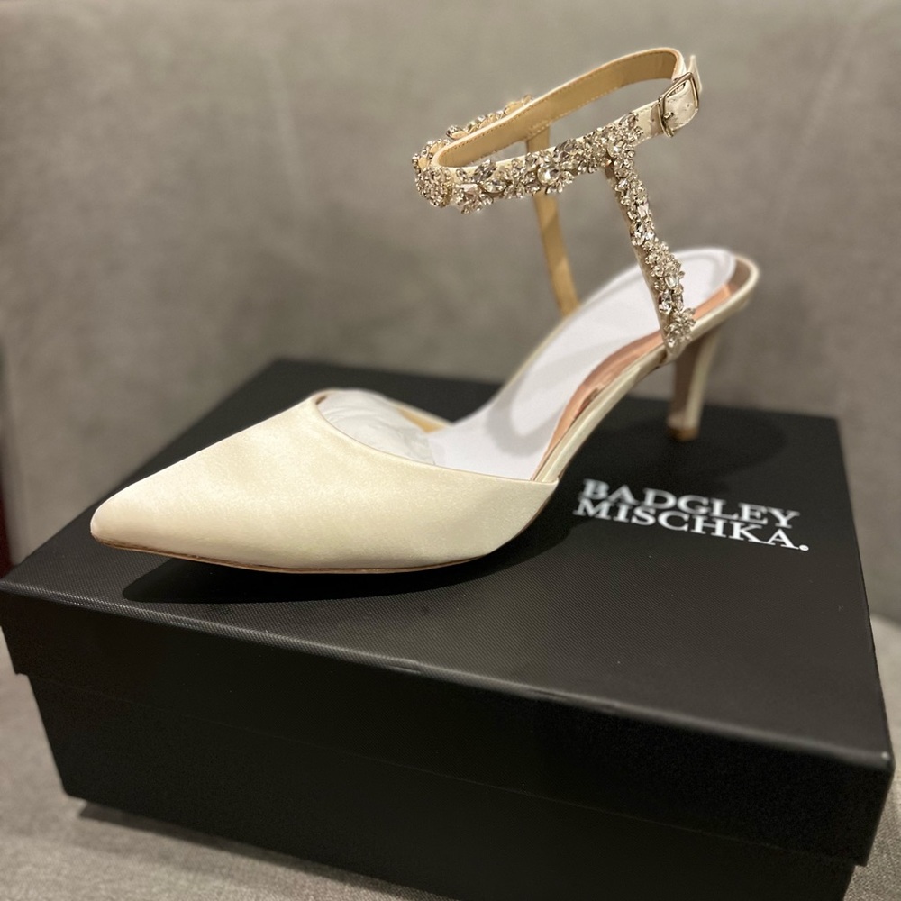 Badgley Mischka Esmeralda Embellished Pointed Toe Pump,  Ivory Satin, Size 11